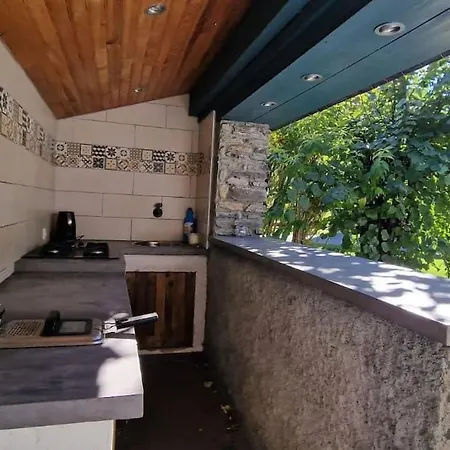 Un Moment De Partage Au Gabizos. *